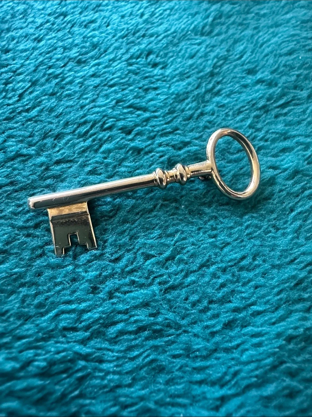 Silver Key Brooch Pin - Classic Skeleton Key Design